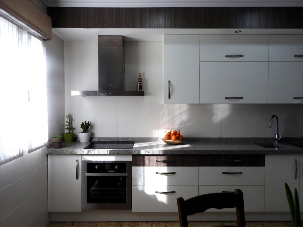 cocina-blanca-y-madera-tarazona-2