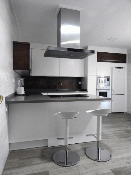 cocina-villagarcia-blanca-y-madera-3